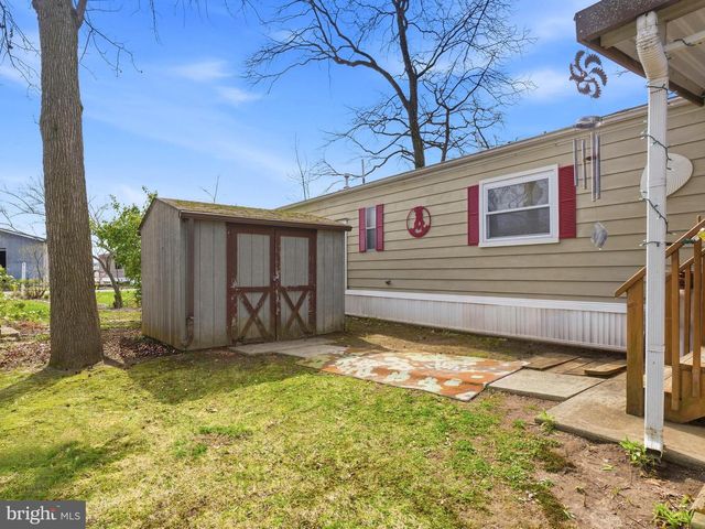 1 FOREST DR, East Windsor, NJ 08520