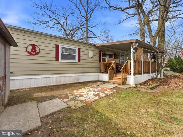 1 FOREST DR, East Windsor, NJ 08520