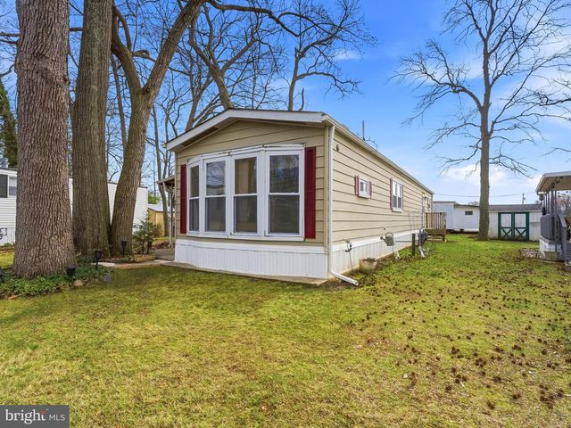 1 FOREST DR, East Windsor, NJ 08520