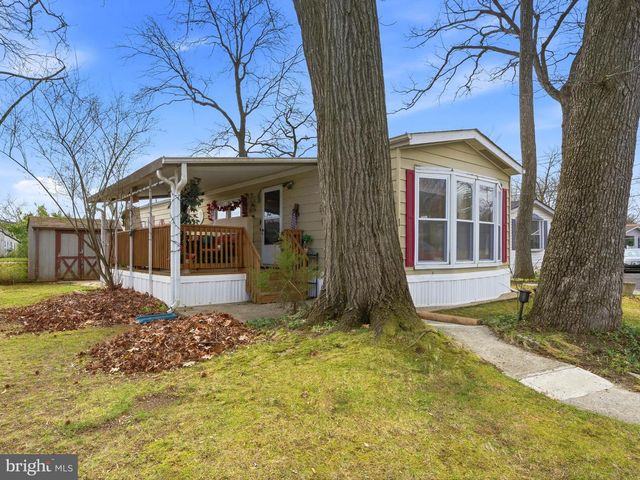 1 FOREST DR, East Windsor, NJ 08520