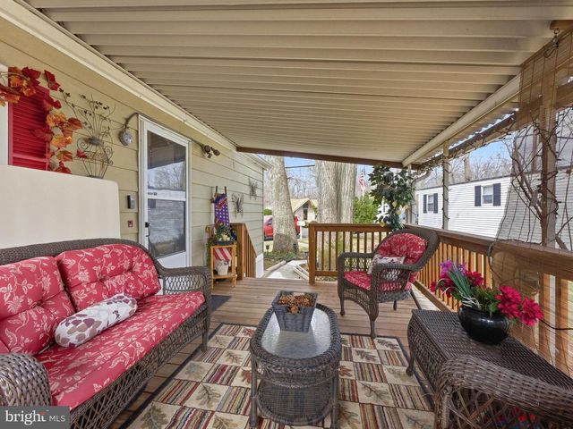 1 FOREST DR, East Windsor, NJ 08520
