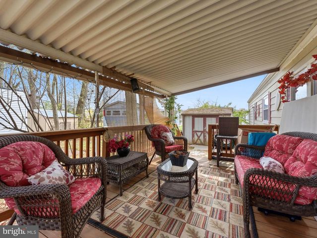1 FOREST DR, East Windsor, NJ 08520