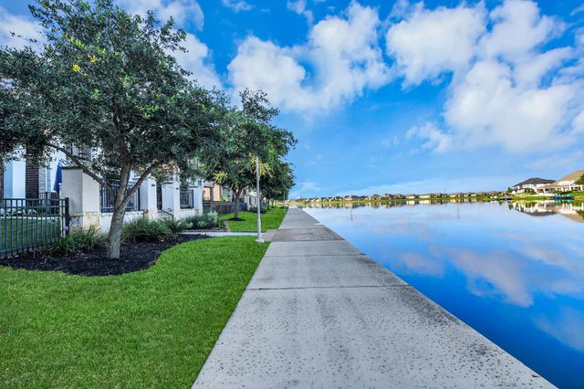 9663 Rockport Hills Drive, Cypress, TX 77433