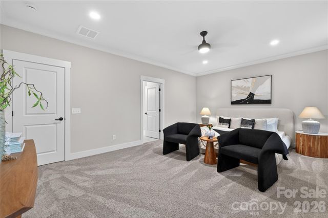 3883 12th Street NE, Hickory, NC 28601