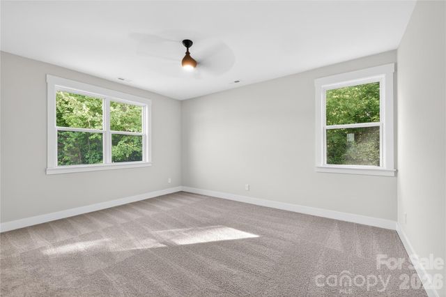 3883 12th Street NE, Hickory, NC 28601
