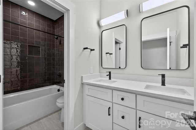 3883 12th Street NE, Hickory, NC 28601