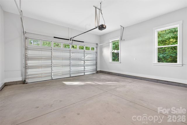 3883 12th Street NE, Hickory, NC 28601