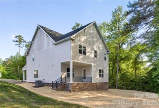 3883 12th Street NE, Hickory, NC 28601