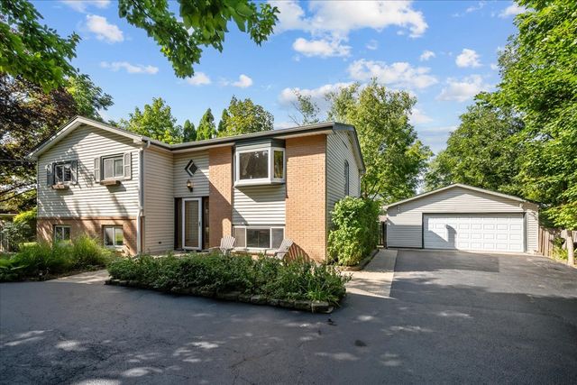 711 Quassey Avenue, Lake Bluff, IL 60044