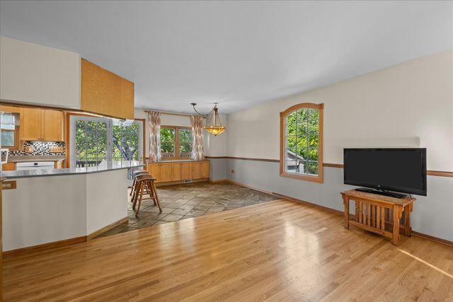 711 Quassey Avenue, Lake Bluff, IL 60044