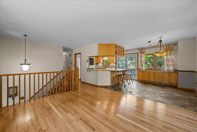 711 Quassey Avenue, Lake Bluff, IL 60044