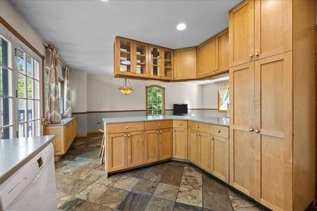 711 Quassey Avenue, Lake Bluff, IL 60044