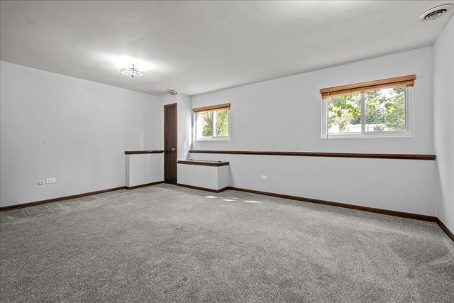 711 Quassey Avenue, Lake Bluff, IL 60044