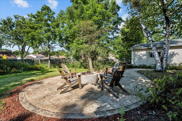 711 Quassey Avenue, Lake Bluff, IL 60044