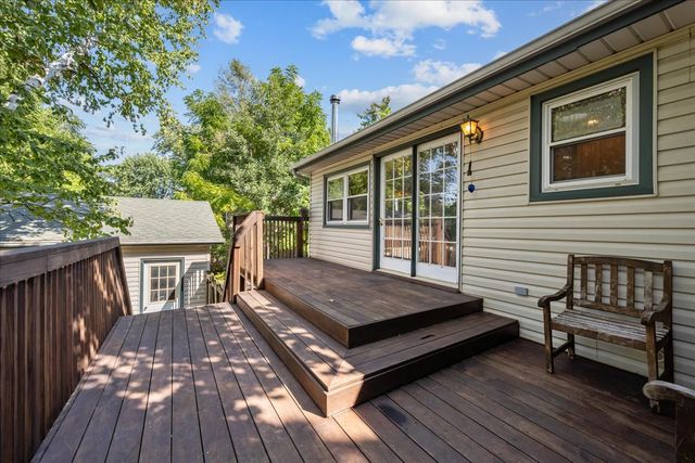 711 Quassey Avenue, Lake Bluff, IL 60044