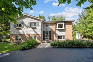 711 Quassey Avenue, Lake Bluff, IL 60044