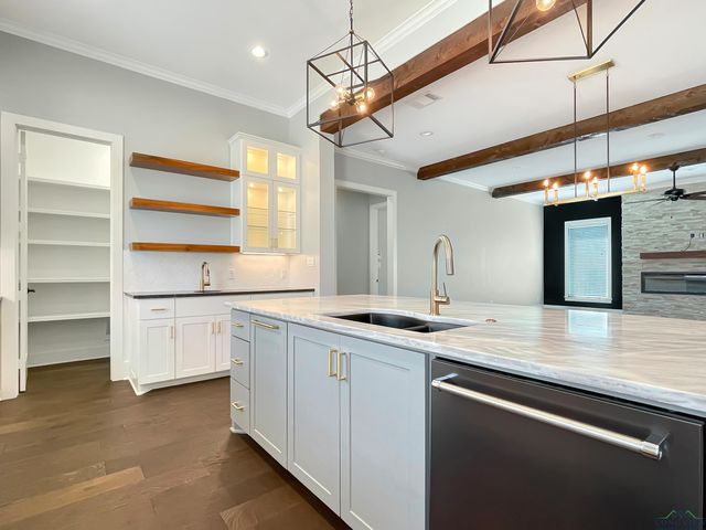 7323 Lake Pointe Cv, Tyler, TX 75703