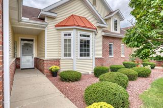 5271 S Acorn LANE, Greenfield, WI 53221