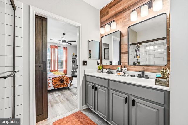 323 BITTLEWOOD AVE, Berlin, NJ 08009