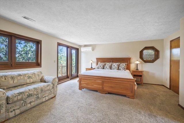8011 S Pineview Ln, Spokane, WA 99206