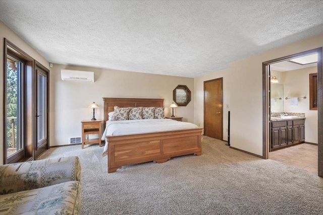 8011 S Pineview Ln, Spokane, WA 99206