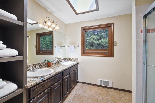 8011 S Pineview Ln, Spokane, WA 99206