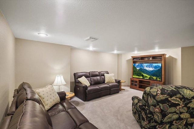 8011 S Pineview Ln, Spokane, WA 99206