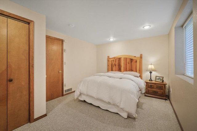 8011 S Pineview Ln, Spokane, WA 99206