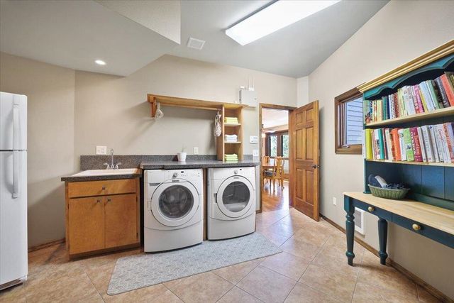 8011 S Pineview Ln, Spokane, WA 99206