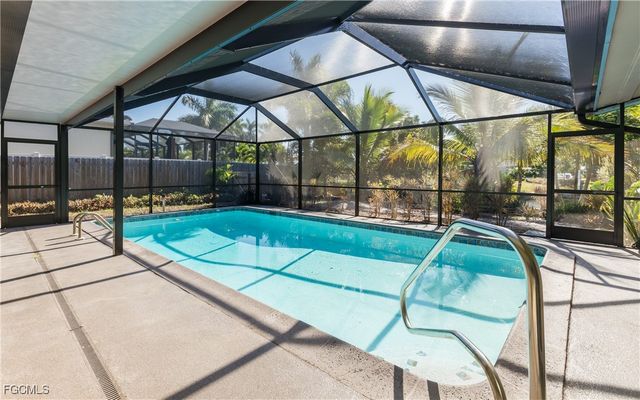 826 Monticello CT, Cape Coral, FL 33904