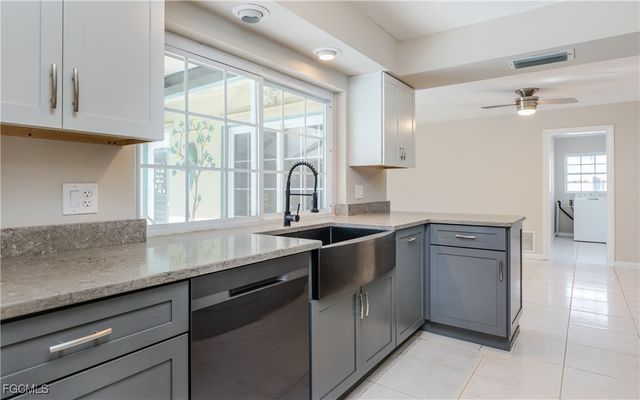 826 Monticello CT, Cape Coral, FL 33904