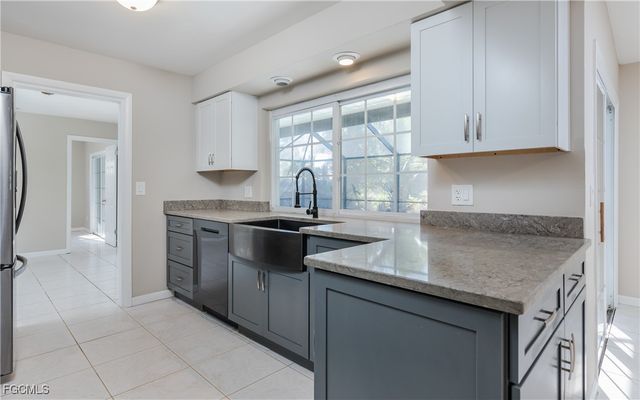 826 Monticello CT, Cape Coral, FL 33904