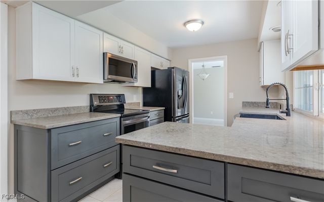 826 Monticello CT, Cape Coral, FL 33904