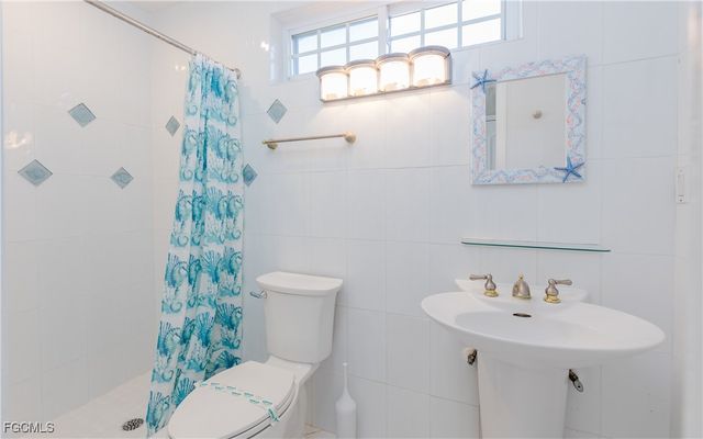 826 Monticello CT, Cape Coral, FL 33904