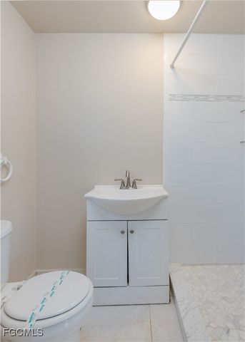 826 Monticello CT, Cape Coral, FL 33904