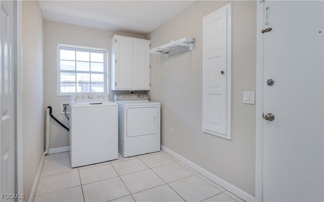 826 Monticello CT, Cape Coral, FL 33904