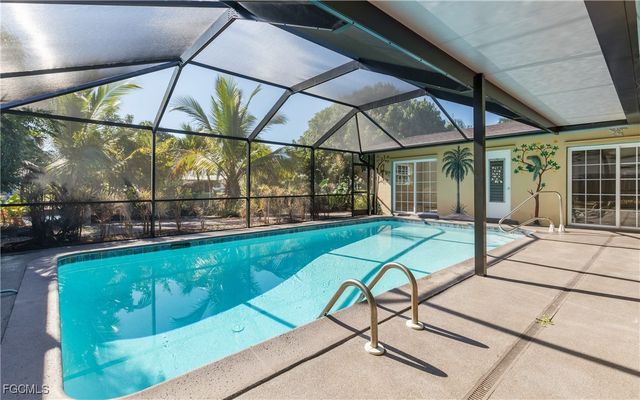 826 Monticello CT, Cape Coral, FL 33904