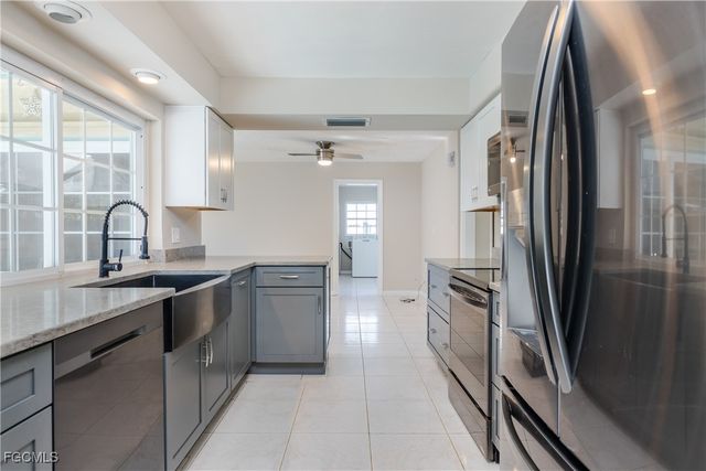 826 Monticello CT, Cape Coral, FL 33904