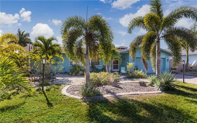 826 Monticello CT, Cape Coral, FL 33904