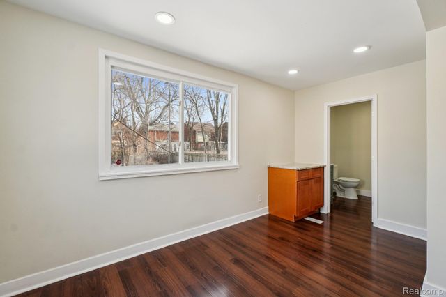 18238 Santa Rosa Drive, Detroit, MI 48221