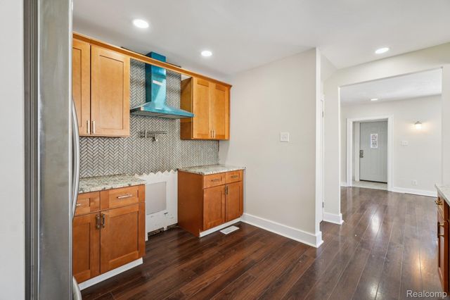 18238 Santa Rosa Drive, Detroit, MI 48221