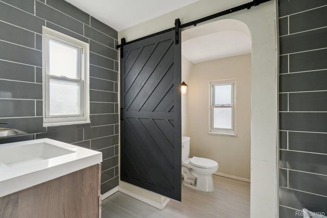 18238 Santa Rosa Drive, Detroit, MI 48221