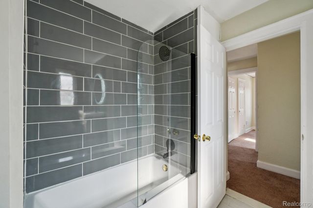 18238 Santa Rosa Drive, Detroit, MI 48221