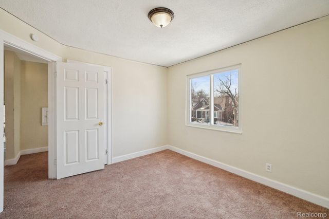 18238 Santa Rosa Drive, Detroit, MI 48221