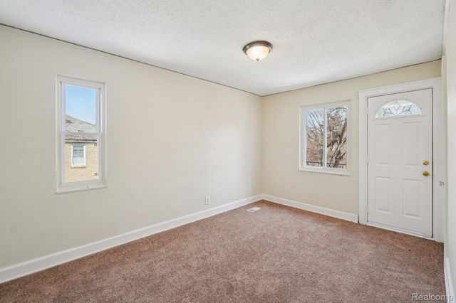 18238 Santa Rosa Drive, Detroit, MI 48221