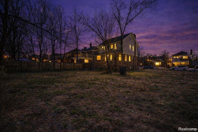 18238 Santa Rosa Drive, Detroit, MI 48221