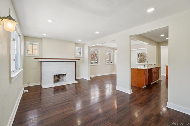 18238 Santa Rosa Drive, Detroit, MI 48221