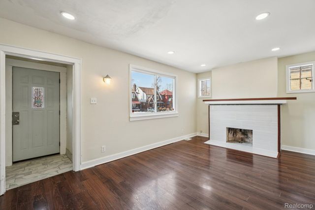 18238 Santa Rosa Drive, Detroit, MI 48221