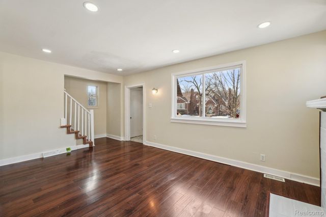 18238 Santa Rosa Drive, Detroit, MI 48221