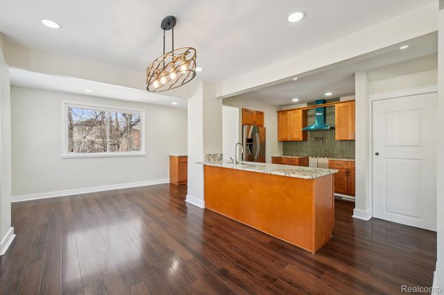 18238 Santa Rosa Drive, Detroit, MI 48221